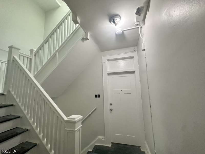 Newark City, New Jersey 07106, United States, 10 Bedrooms Bedrooms, ,4 BathroomsBathrooms,Residential,Pending,35705