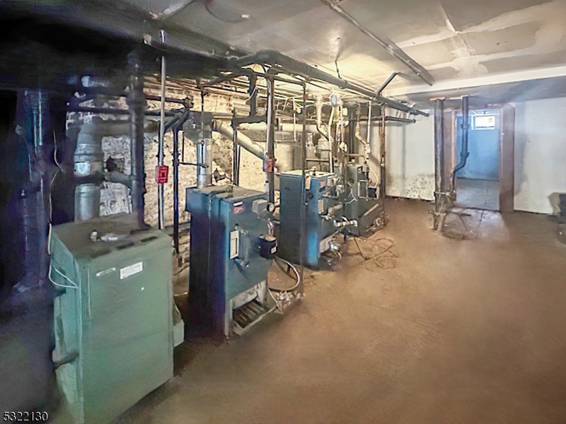 Newark City, New Jersey 07106, United States, 10 Bedrooms Bedrooms, ,4 BathroomsBathrooms,Residential,Pending,35705