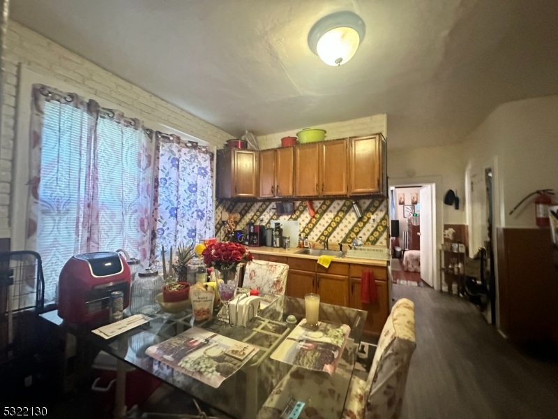 Newark City, New Jersey 07106, United States, 10 Bedrooms Bedrooms, ,4 BathroomsBathrooms,Residential,Pending,35705