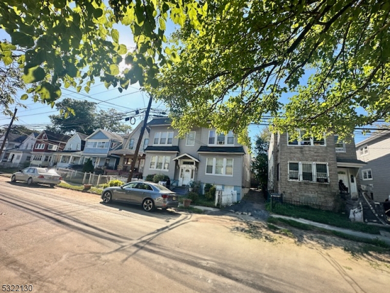 Newark City, New Jersey 07106, United States, 10 Bedrooms Bedrooms, ,4 BathroomsBathrooms,Residential,Pending,35705