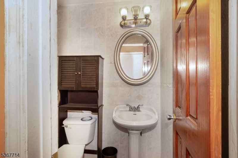 City Of Orange Twp., New Jersey 07050, United States, 3 Bedrooms Bedrooms, ,4 BathroomsBathrooms,Residential,Active,183660