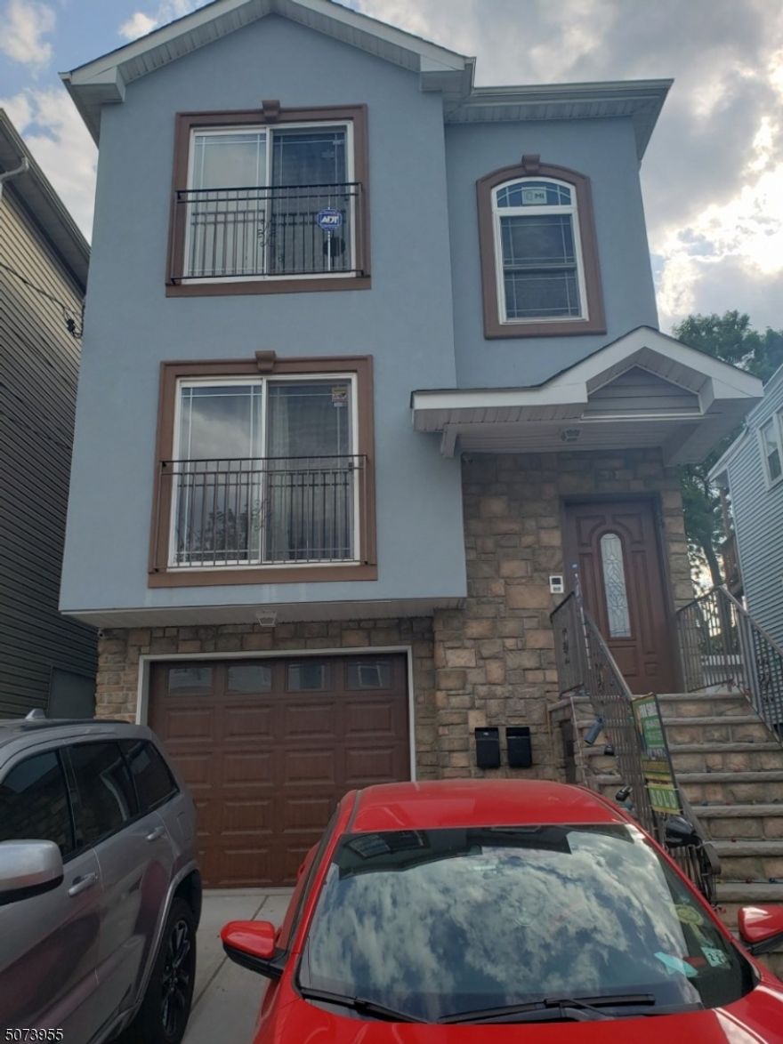 Everything Included!!!  With Laundry machines!!    Great location, 5 minutes away from the airport and NJ mall, 1st floor,