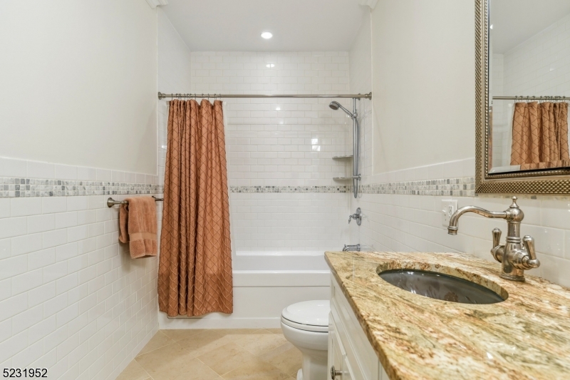 THE SAVANNAH - Residential