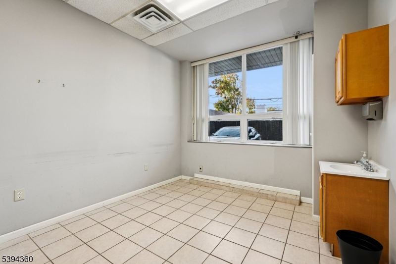 Hillcrest - Commercial Lease