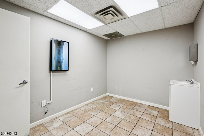 Hillcrest - Commercial Lease