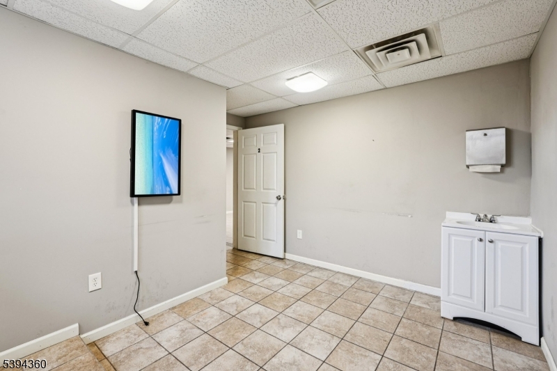 Hillcrest - Commercial Lease