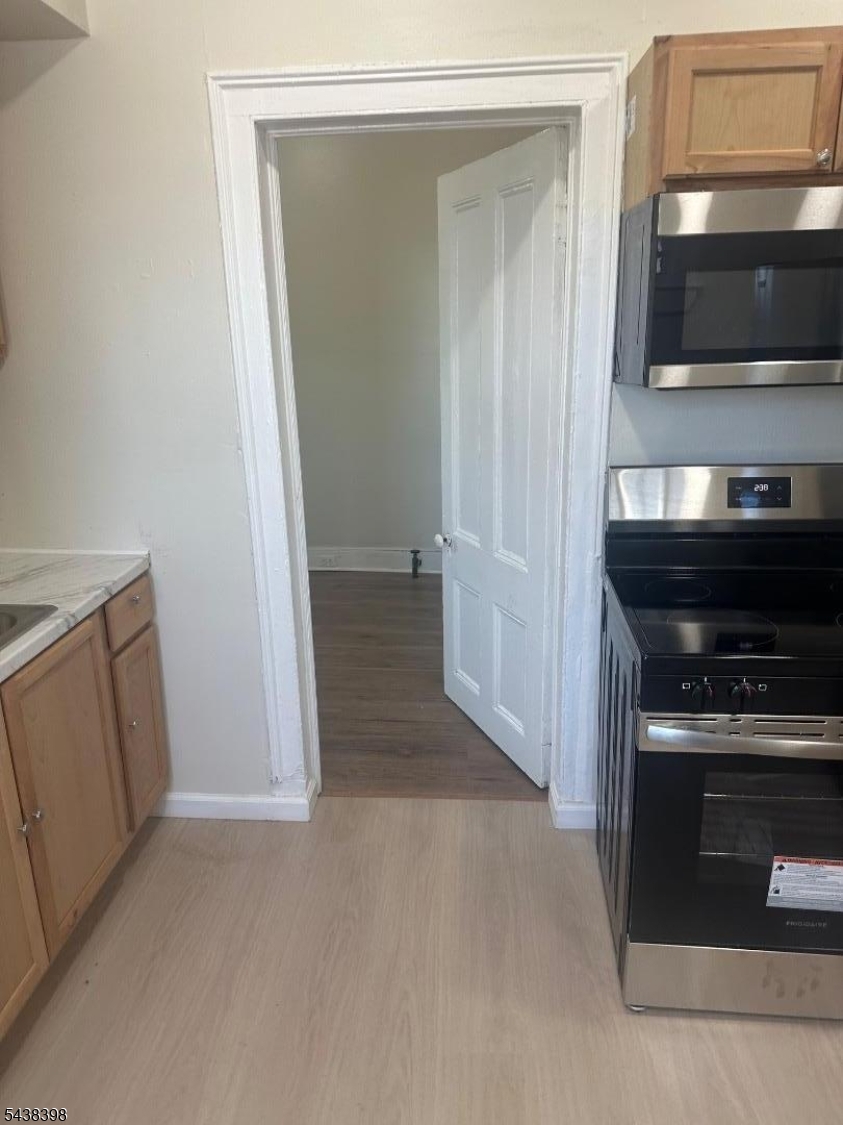 452 Alden St 1 - Photo 4