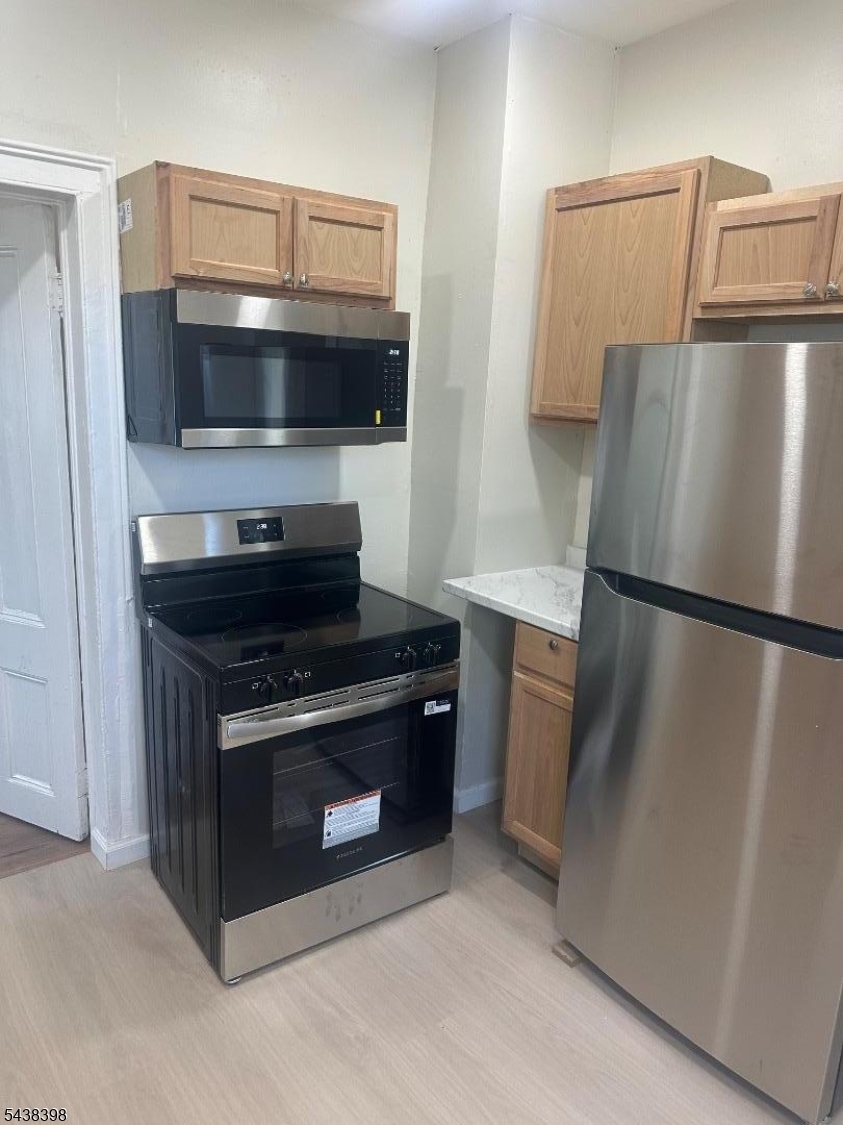 452 Alden St 1 - Photo 3