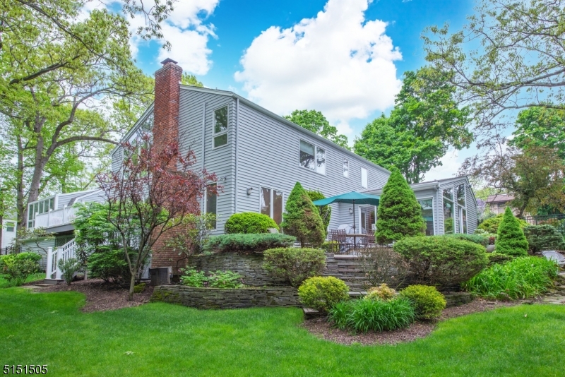 RIKER HILL - Residential