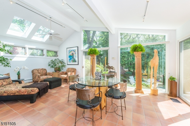 RIKER HILL - Residential