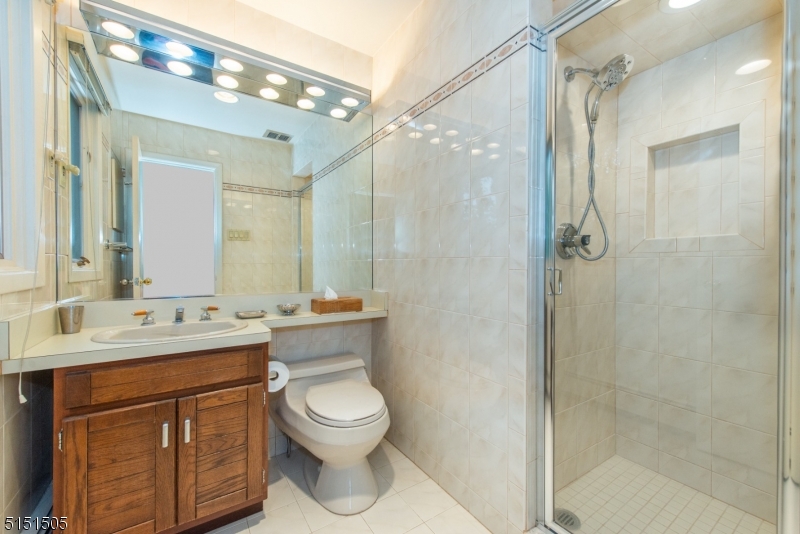 RIKER HILL - Residential