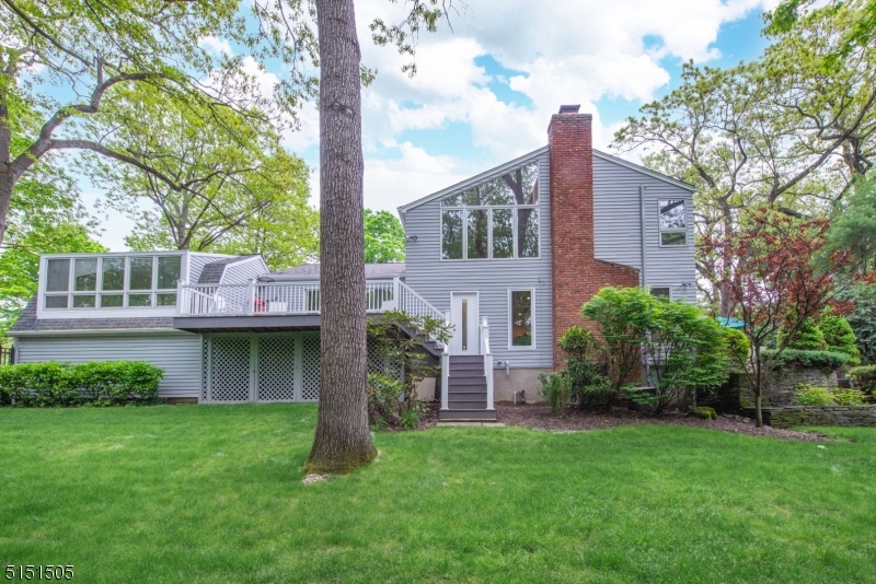 RIKER HILL - Residential