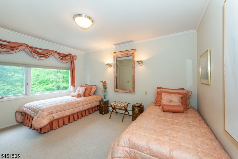 RIKER HILL - Residential