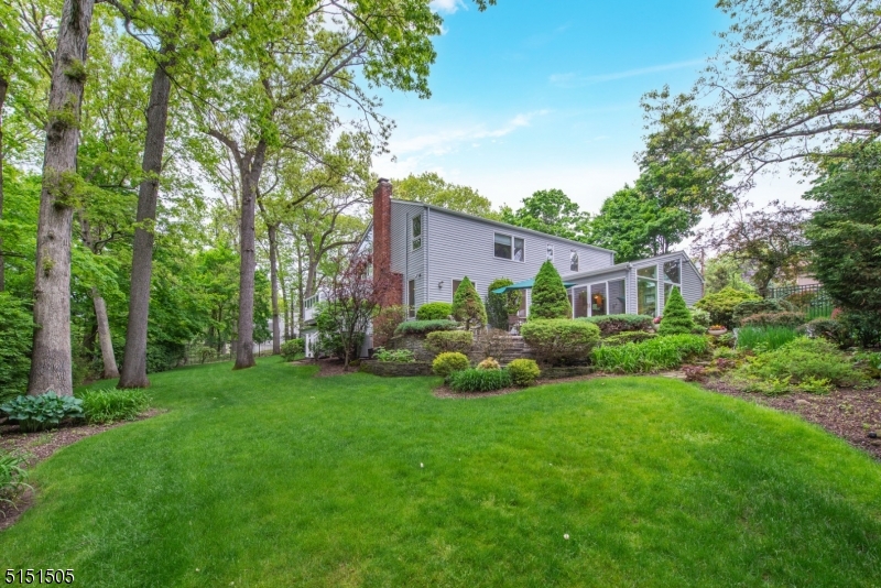 RIKER HILL - Residential