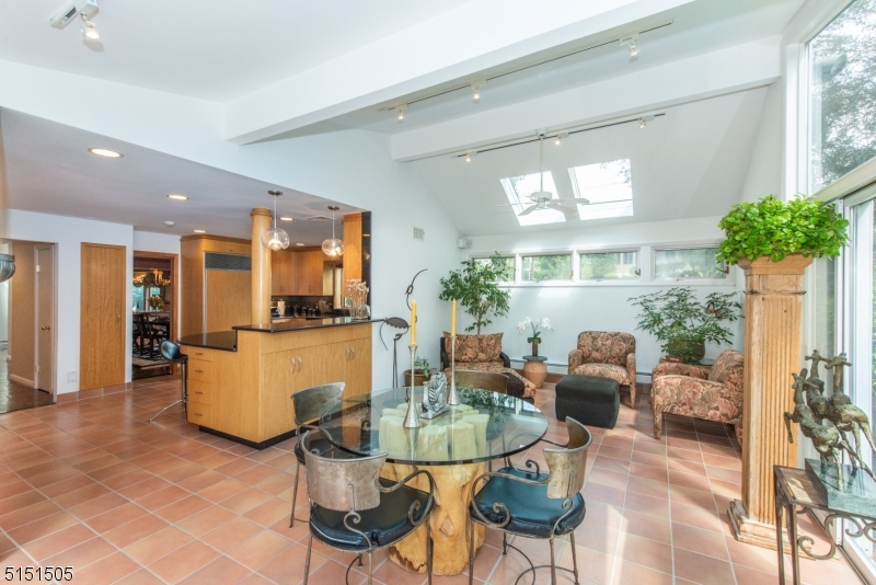 RIKER HILL - Residential