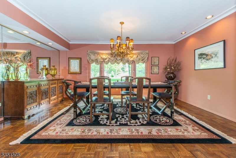 RIKER HILL - Residential