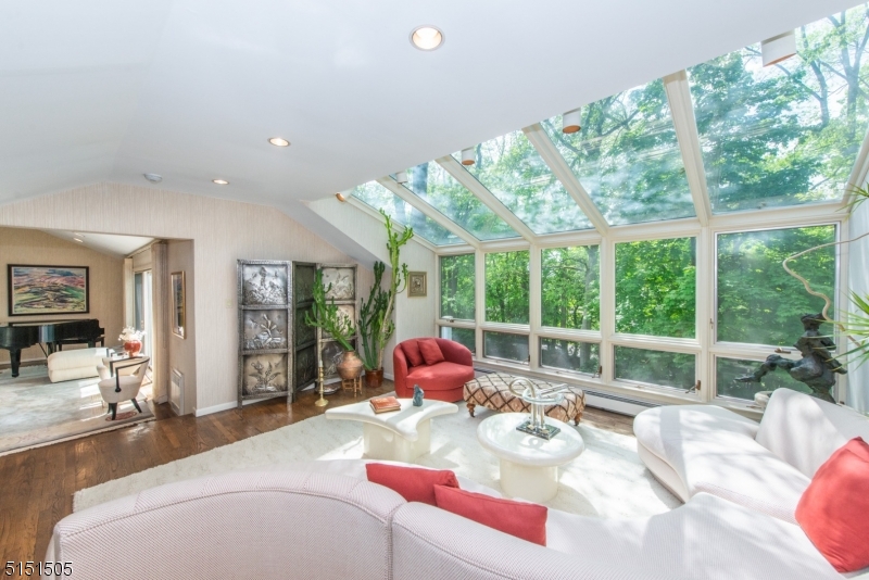 RIKER HILL - Residential