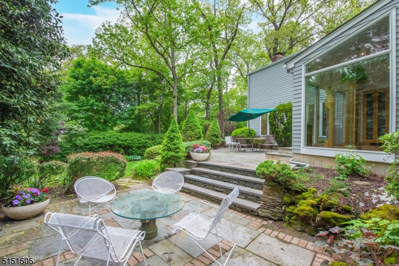 RIKER HILL - Residential