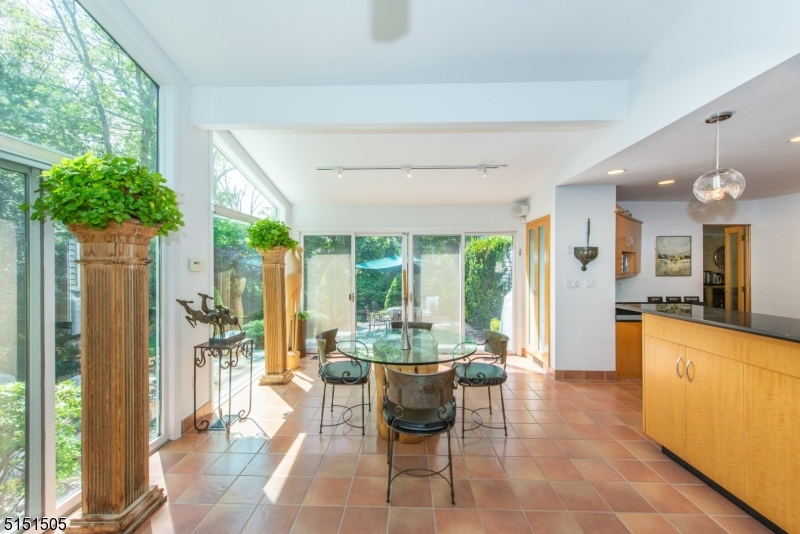 RIKER HILL - Residential