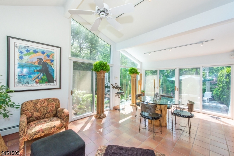 RIKER HILL - Residential