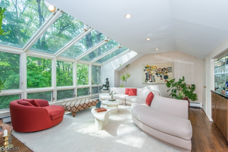 RIKER HILL - Residential