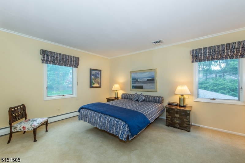 RIKER HILL - Residential