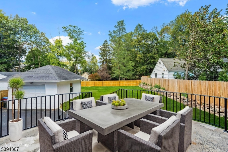 EAST END - Residential