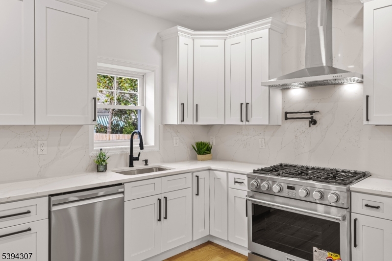 EAST END - Residential