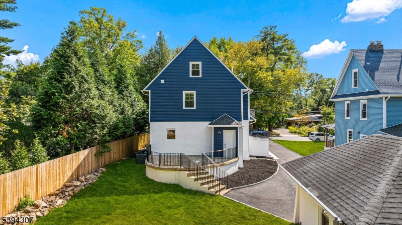 EAST END - Residential