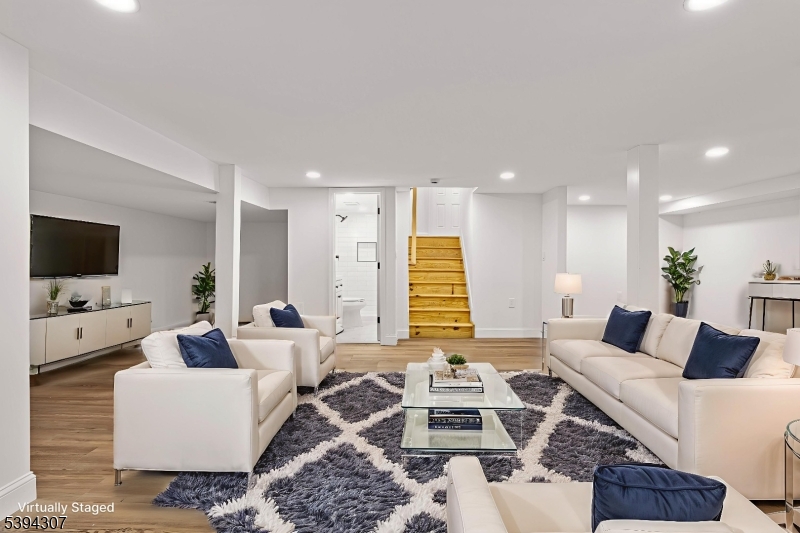 EAST END - Residential