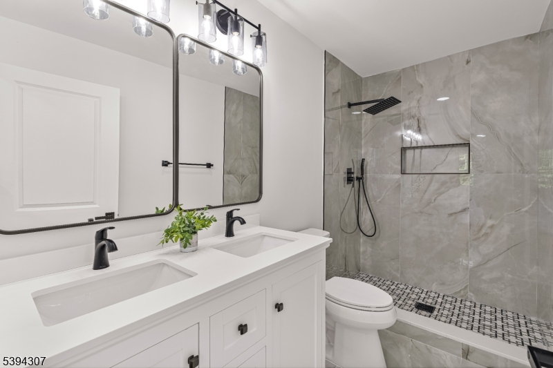 EAST END - Residential