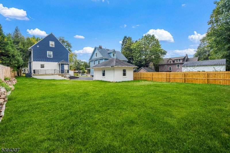 EAST END - Residential