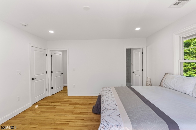 EAST END - Residential