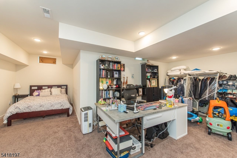 KENSINGTON SQUARE - Residential