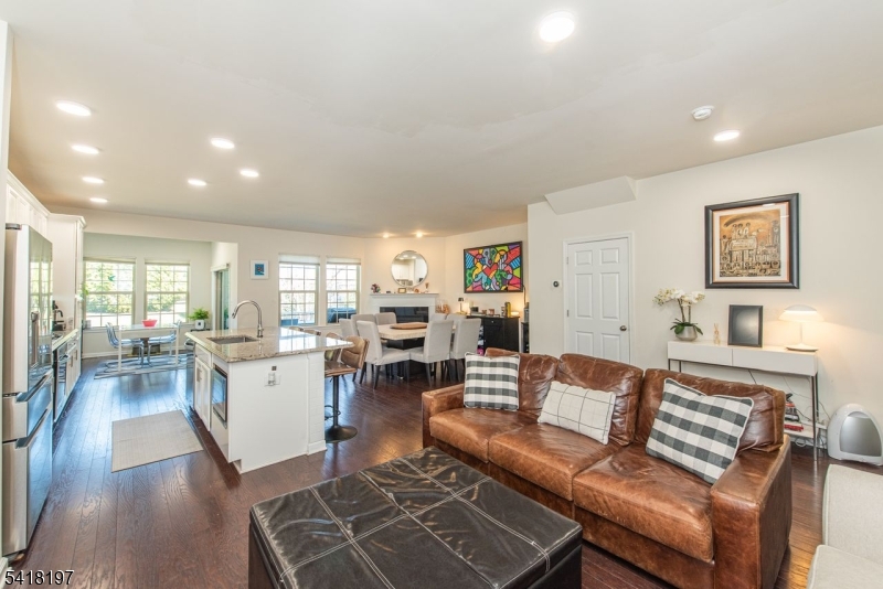 KENSINGTON SQUARE - Residential