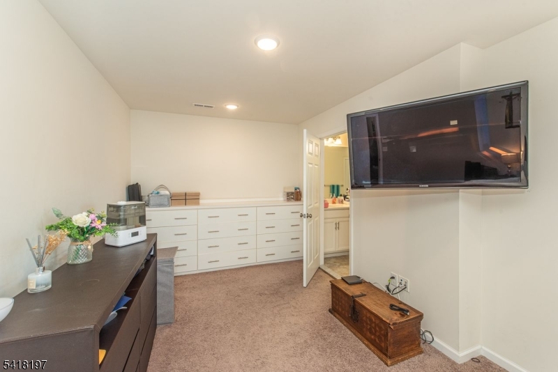 KENSINGTON SQUARE - Residential