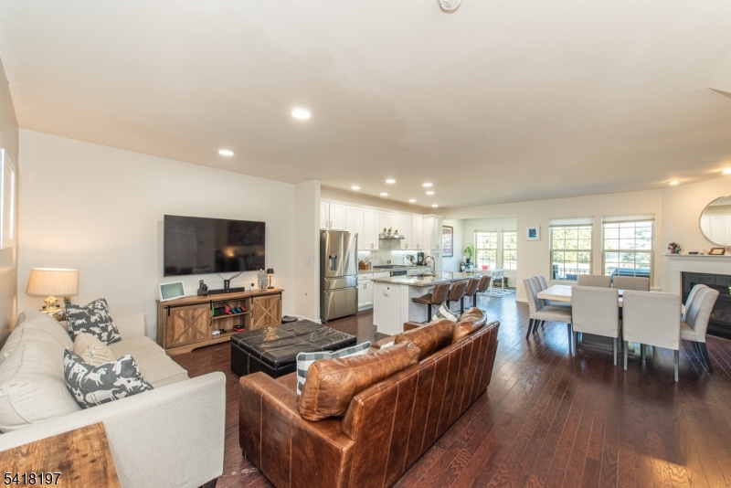 KENSINGTON SQUARE - Residential