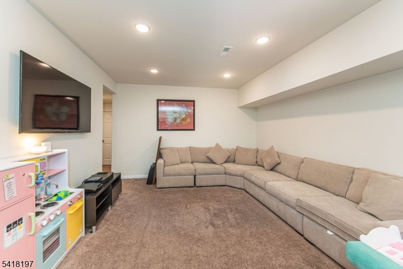 KENSINGTON SQUARE - Residential