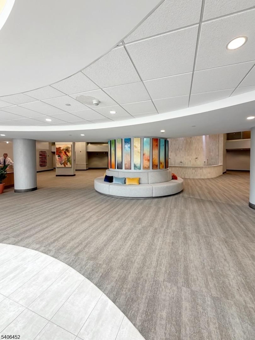 Crown View Manor - Residential