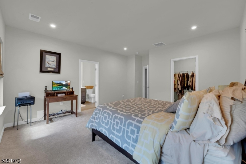 Mountain Ridge - Residential