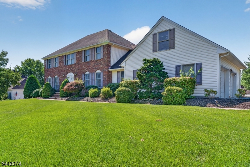Photo 1 of 32 — 18 Cornell Trl, Hillsborough Twp., NJ 08844