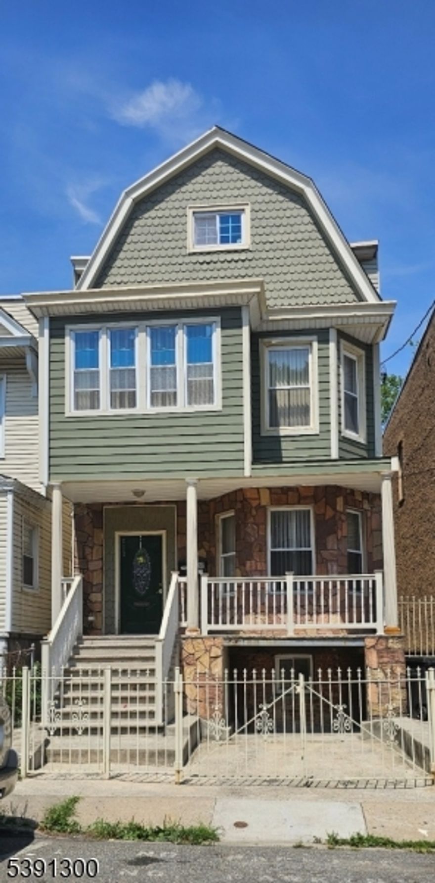 Well maintained 2-bedroom, 1 bathroom first floor unit. Enjoy a full living room and a separate formal dining room, perfect for relaxing & entertaining. Includes an EIK. Conveniently located with easy access to Rt 440 and public transportation. No use of basement. On street parking