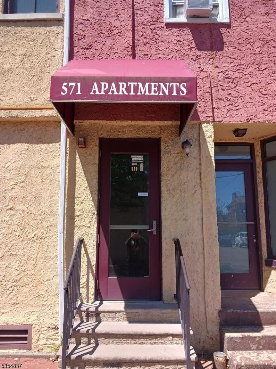 Restaurant has 10 year lease with 2 five-year options, which is now in its second year. Commercial lease has 3% increases built in every year. The six apartments rent easily due to the phenomonal location. Seller is very motivated. Bring all offers.