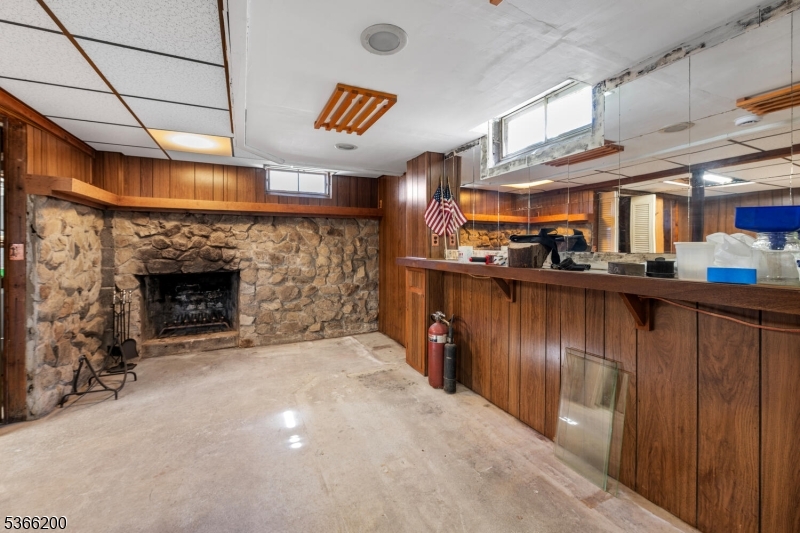 Barry Lakes - Residential