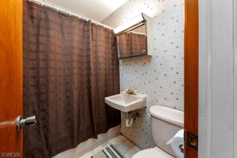 Barry Lakes - Residential