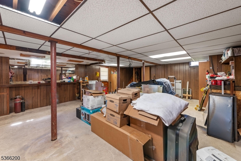 Barry Lakes - Residential