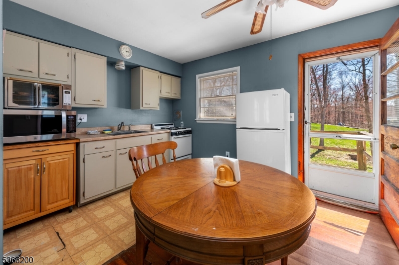 Barry Lakes - Residential