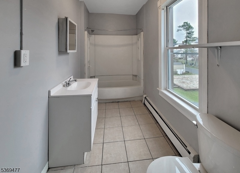 Phillipsburg Town, New Jersey 08865, United States, 3 Bedrooms Bedrooms, ,1 BathroomBathrooms,Residential,Active,169413