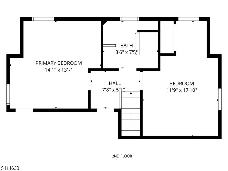 Main image without alt text