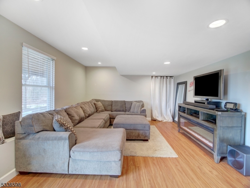 HUNTERS RIDGE - Residential